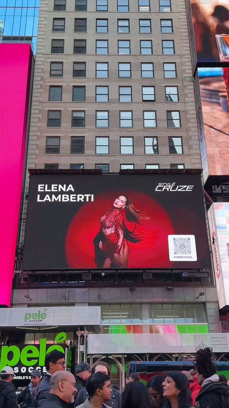 Elena Lamberti и ELLAMBERTO на билборд в сърцето на Таймс Скуеър
